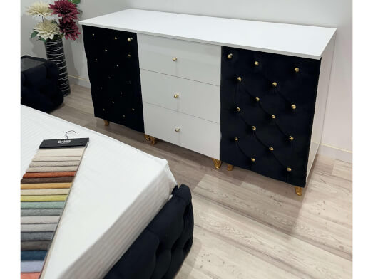 Pat-DIVANYS-cu-nasturi-aurii-si-comoda-1-46