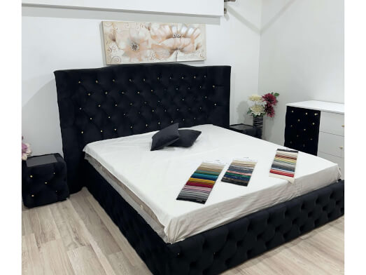 Pat-DIVANYS-cu-nasturi-aurii-si-comoda-2c