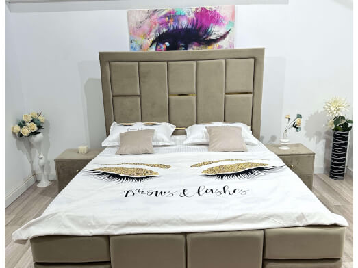 Pat matrimonial cu tăblie înaltă și accesorii aurii, cappuccino - model SOLANGE